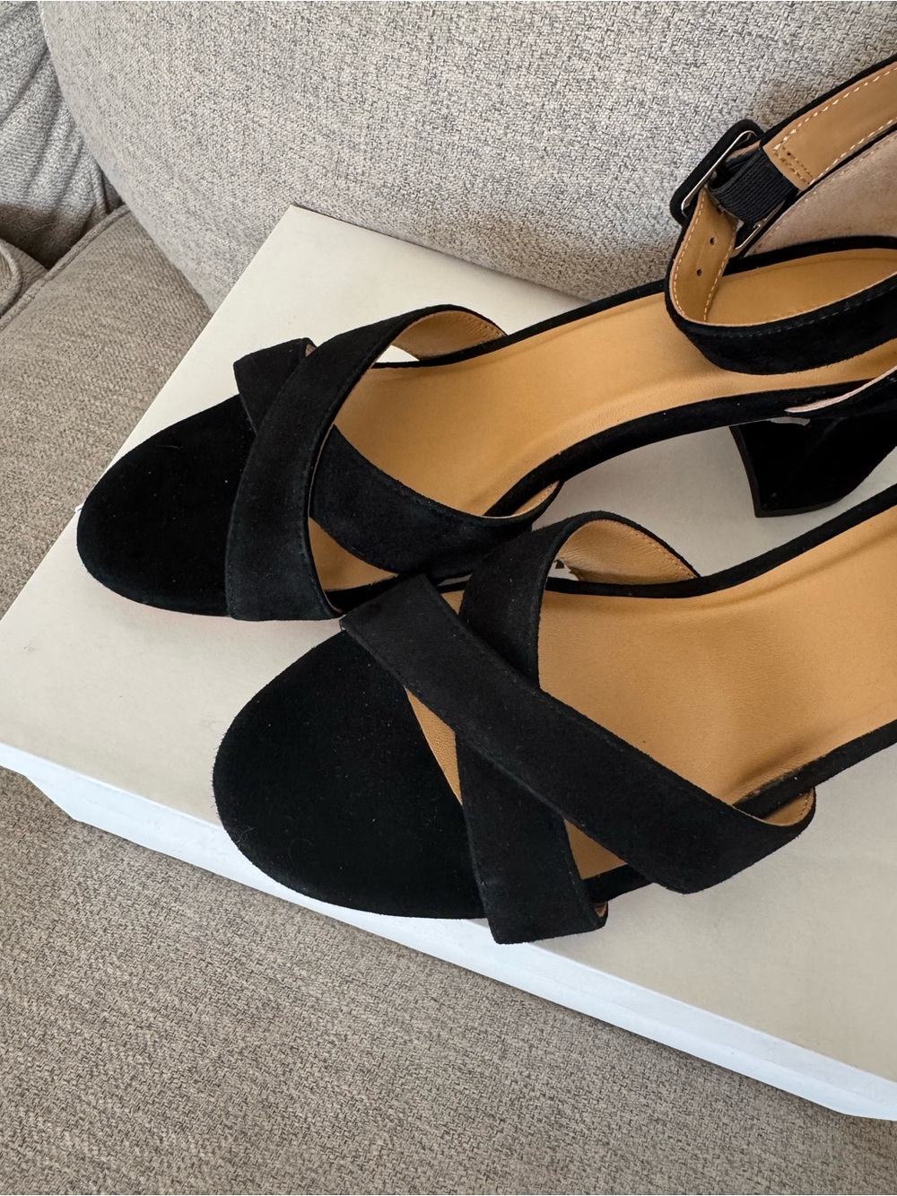 ✨ NWT Quince Italian Leather Crisscross Block Heel Sandals Black Suede. Size: 8 - Picture 6 of 10